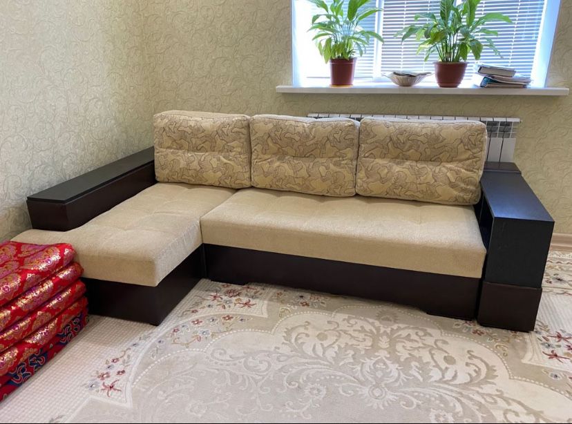 Диван угловой………..