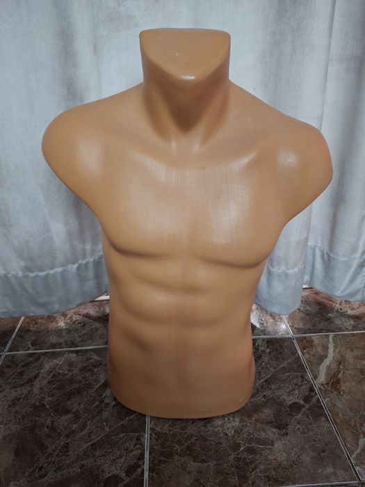 Busturi bărbat  de vânzare