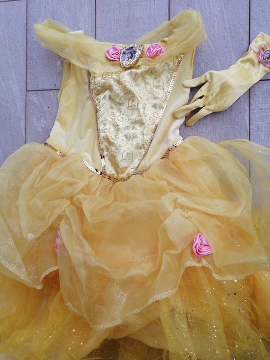 Burberry , Tommy Hilfiger за 5-6 г