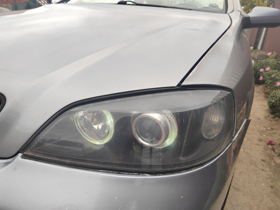 Vând faruri Opel astra g