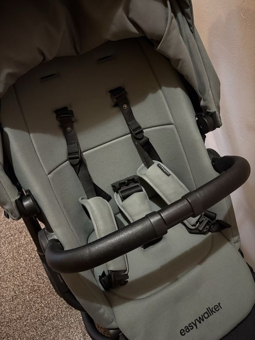 Количка Harvey 5 Easywalker green и кошче Cybex Cloud T i-size