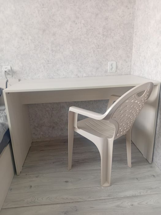 Спальный, шкаф, стол, стул