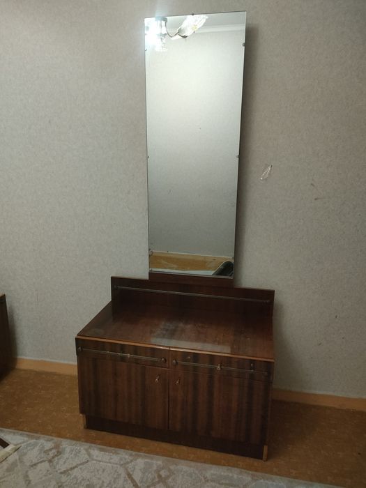 Шкаф крават тумбы