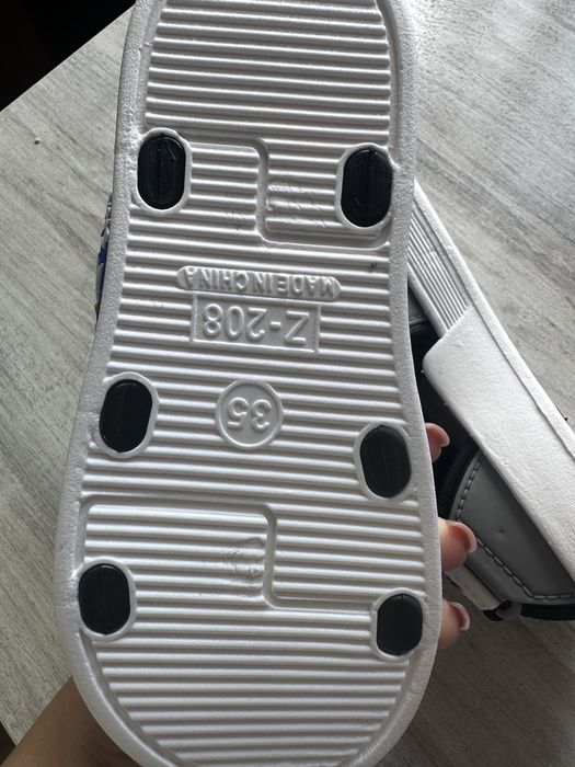 Сандали новые 35р