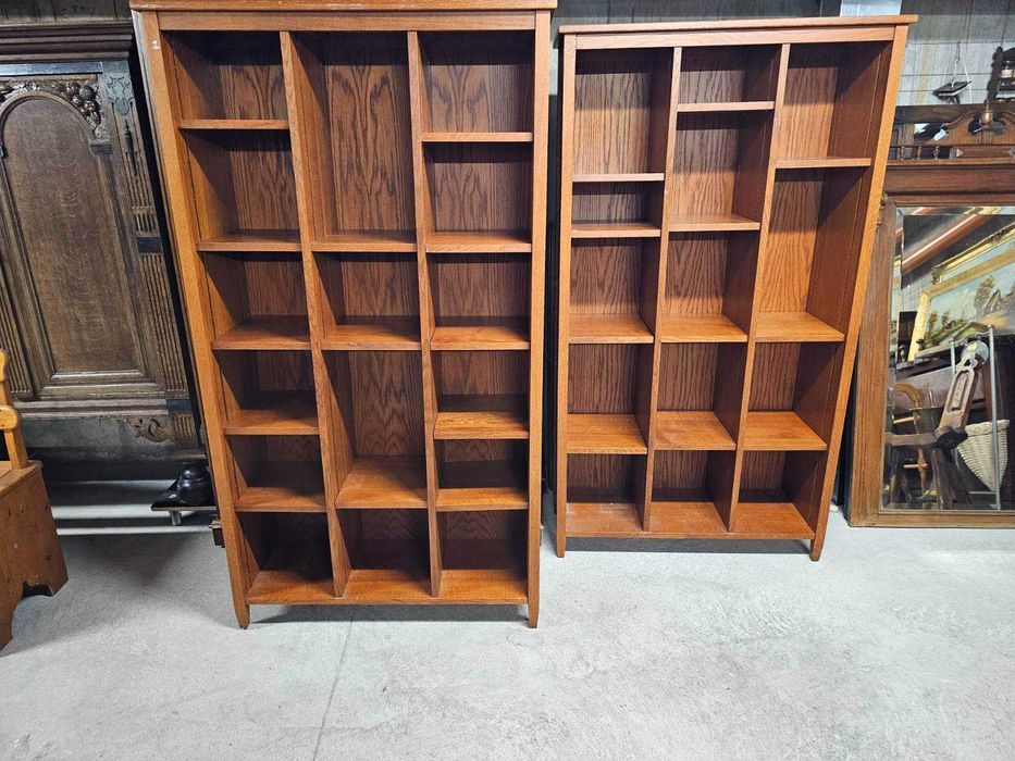 Библиотеки с регуриране на рафтовете изработени изцяло от масив