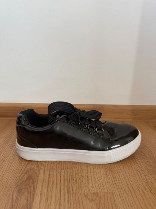 Кожени, черни обувки