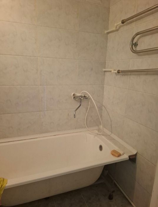 Кадышева базар авиасозлар2 1комн 2этаж балкон 2×3 ремонт средн пл39м2