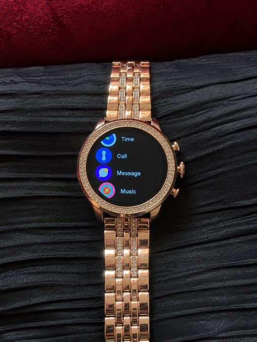 Стилен Smart часовник