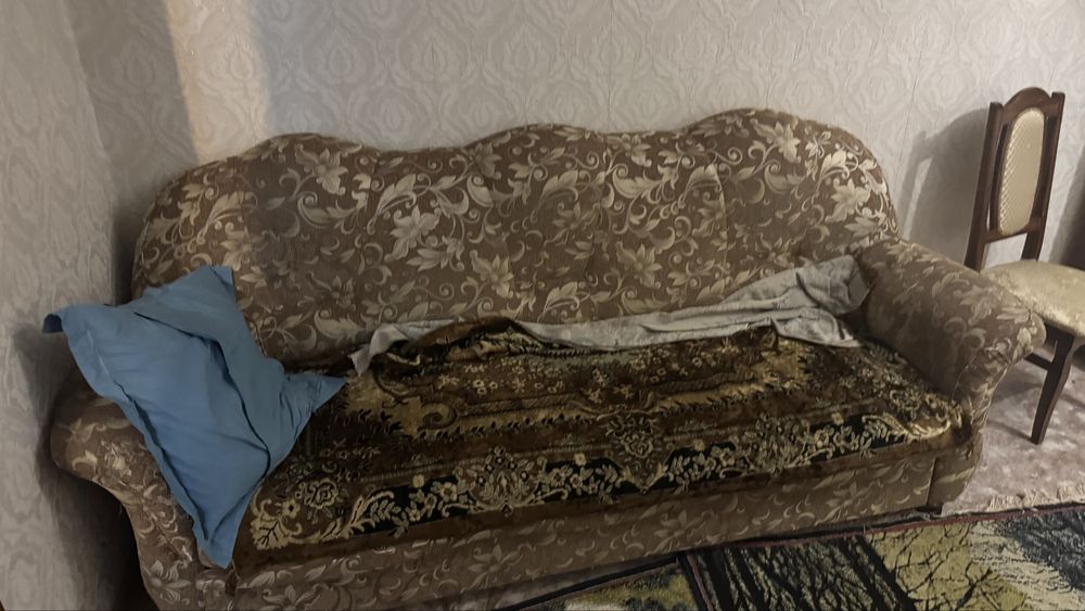 Отдам диван и два кресла