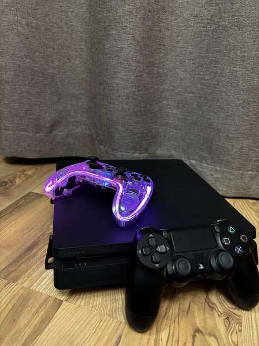 PlayStation 4 Slim 1TB + controller + jocuri – 850 lei