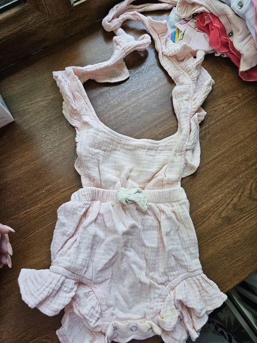 Боди, песочники для девочек в идеальном состоянии