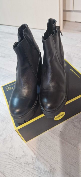 Ghete dama, piele naturala, stare foarte buna