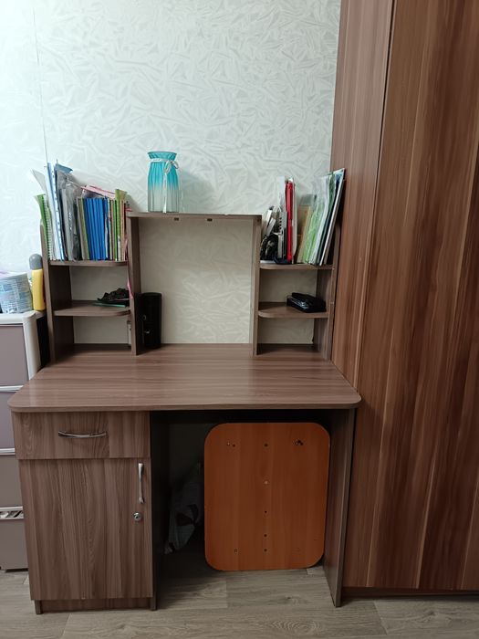 Продаю стол камютерный