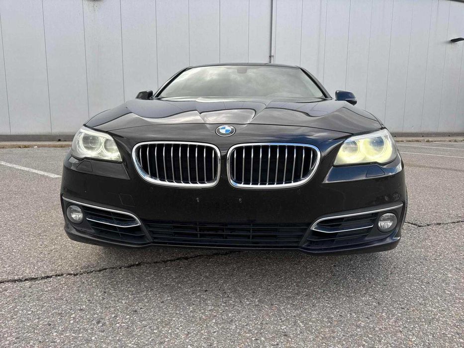 Продавам ляв десен фар BMW F10 F11 Xenon Adaptive