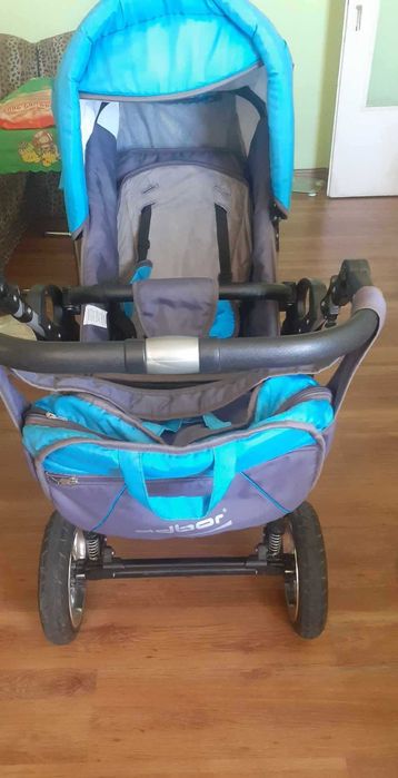 Продавам детска комбинирана количка за момче