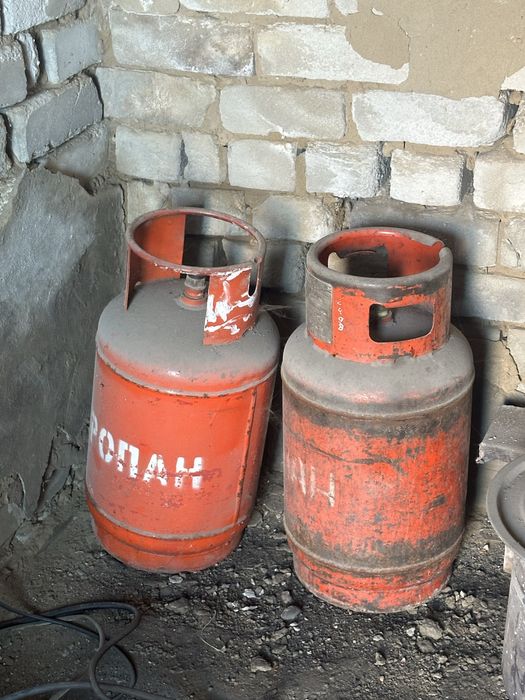 Продам два пустой газовый баллон