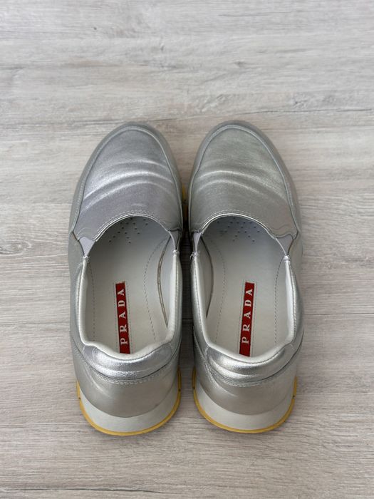 Кожаные слипоны Prada