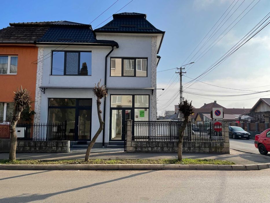 Spatiu comercial, vad intens, vitrine, utilitati, parcari, 130 mp