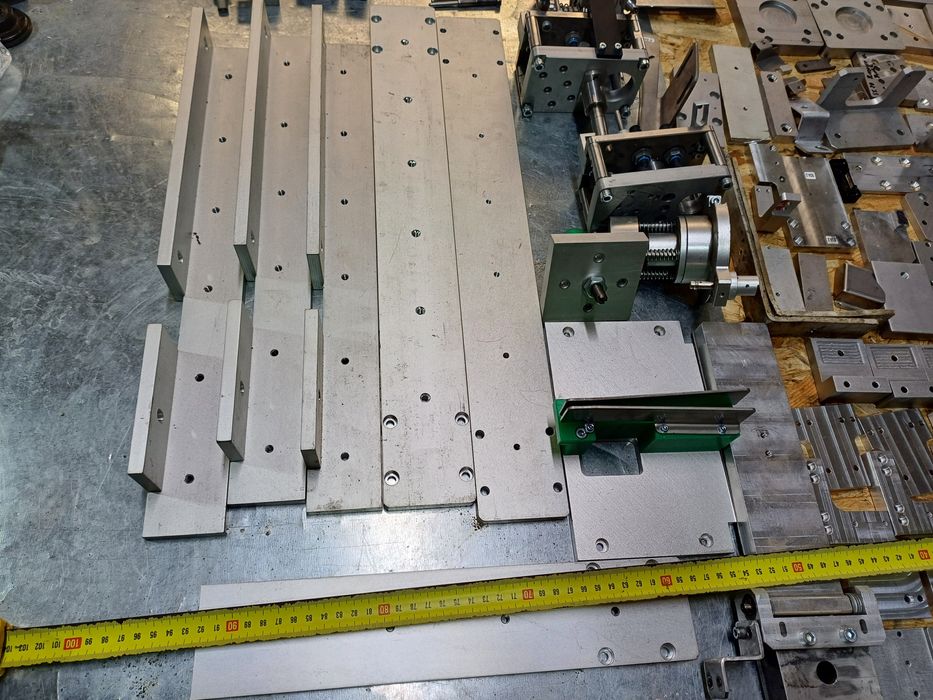 Placi de aluminiu bracketi, suporti , coltarr , corniere