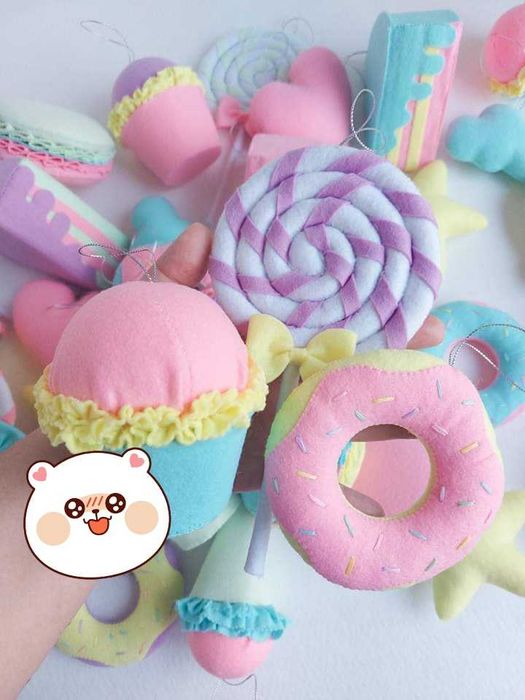 Decoratiuni candy fetru handmade