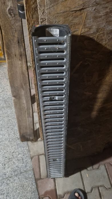 Rigole de scurgere apa noi 6 bucati cu grilaj ul de galvan inoxidabile.