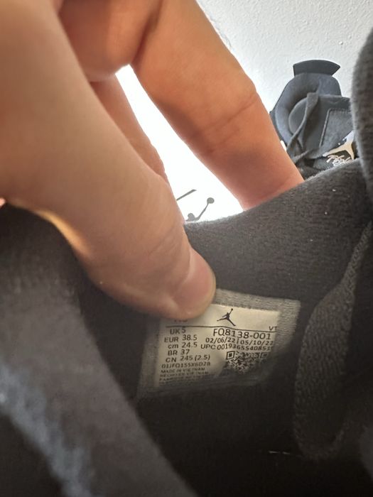 Air Jordan 4 Retro White Thunder