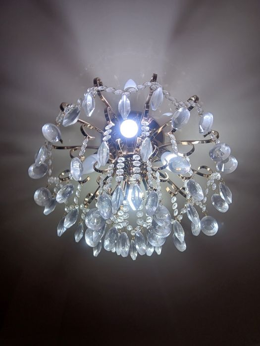 Люстра для зала спа