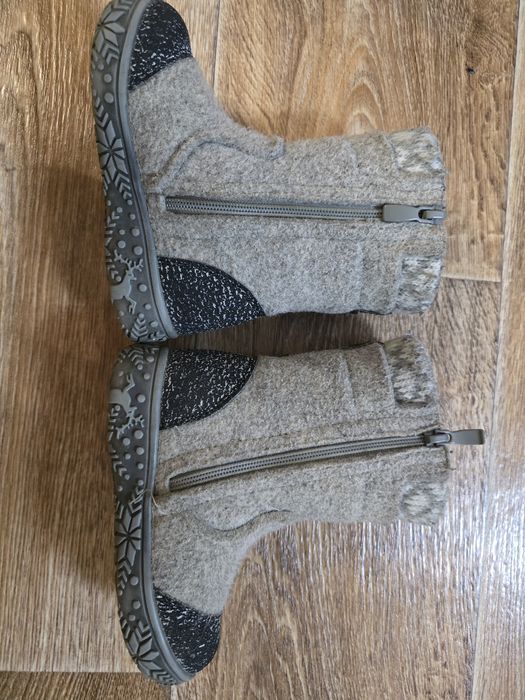 Продам детские сапоги, куртки