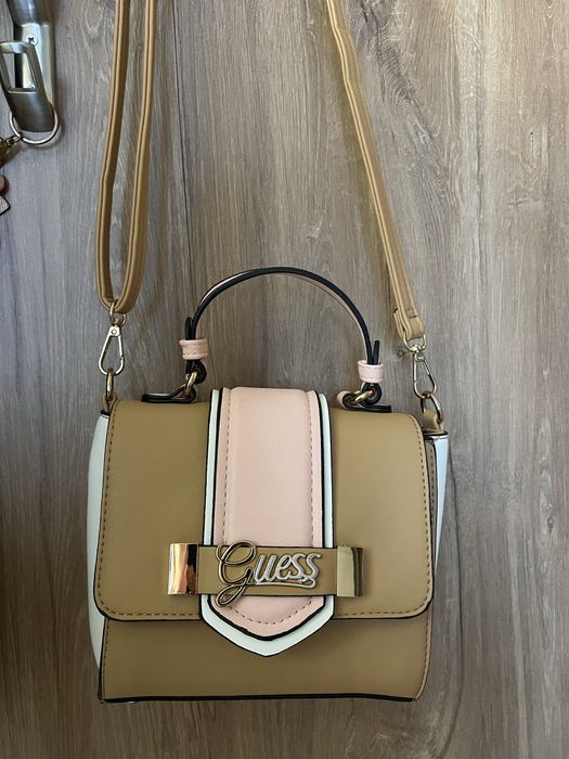 Дамска чанта Guess