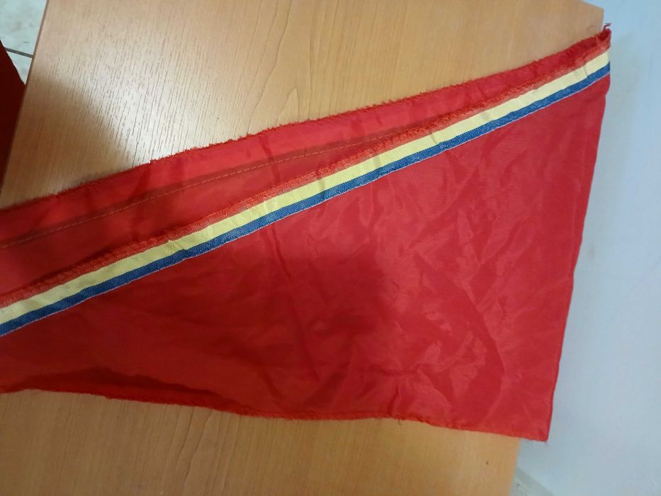 Vand cravata pionier perioada comunista, pret 35 lei