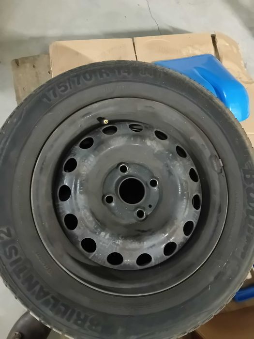 4cauciucuri de vara si 2 jante 175 70 R14