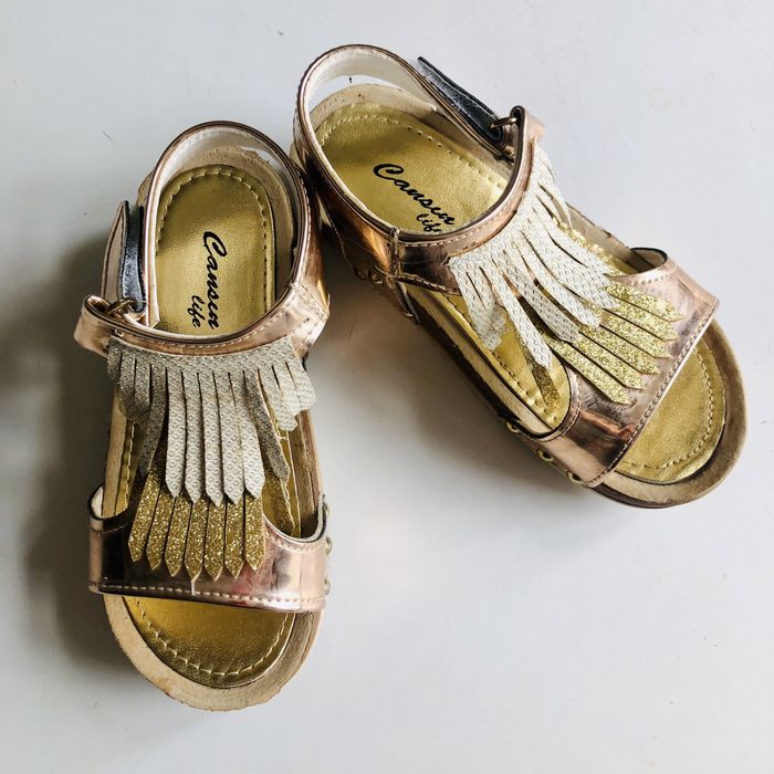 Сандалии на девочку