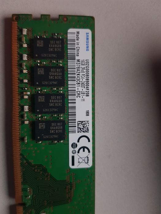 16GB DDR4 PC Memorie RAM 16GB DDR4 2400MHz Samsung (calculator)