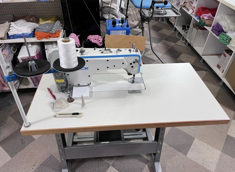 Masina de cusut jack f4