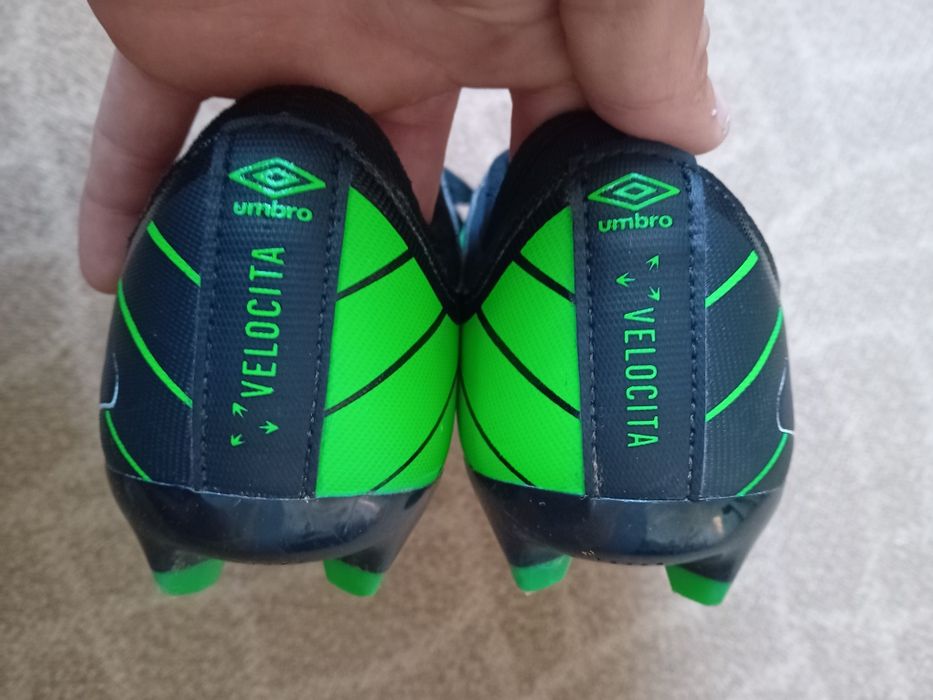 Vând ghete Umbro Velocita