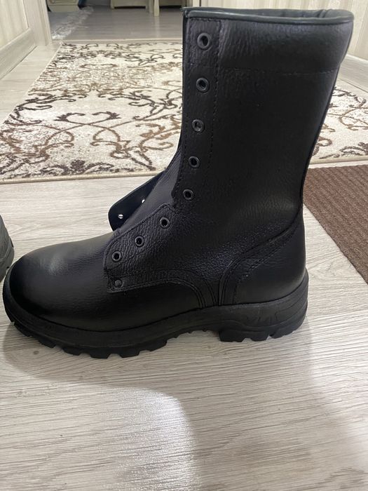 Продаю берцы 43 р