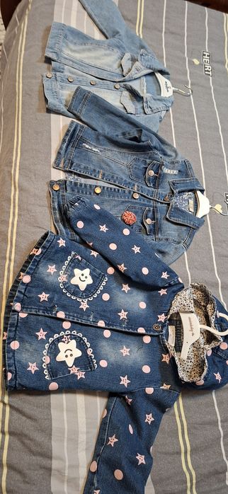 Продаётся джинсовки для девочек на 2-3 года