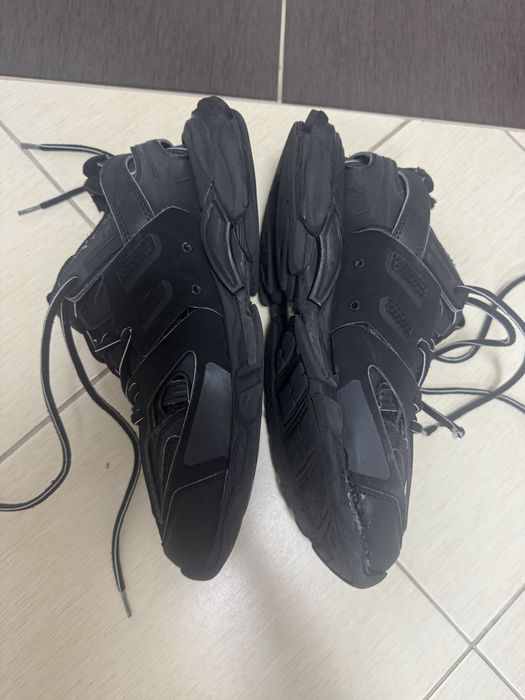 Balenciagaa track