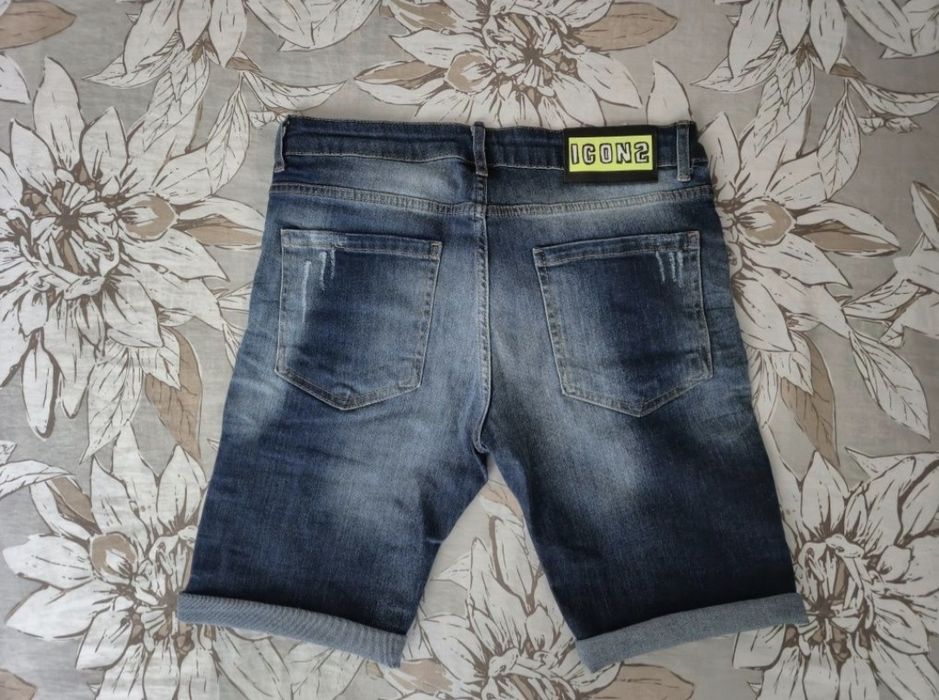 Нови!!! С етикети Disquared2 къси дънки