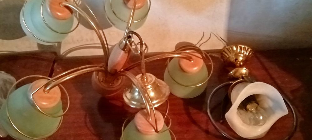 Продам люстры в рабочем состоянии