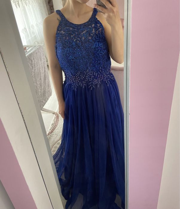 Официална рокля в тъмно синьо