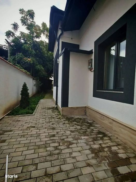 Casă Curte De Inchiriat Curte 150 Mp + Foișor Vitan Mall