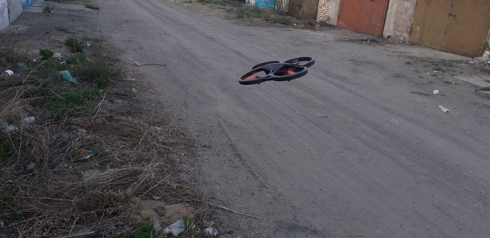 Продам квадрокоптер Parrot AR.Drone 2.0 Power Edition.