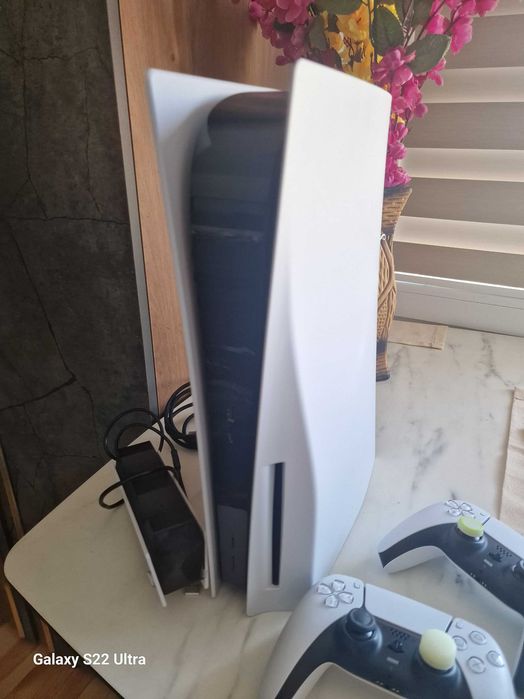 Playstation 5 1Т два джойстика и зарядно