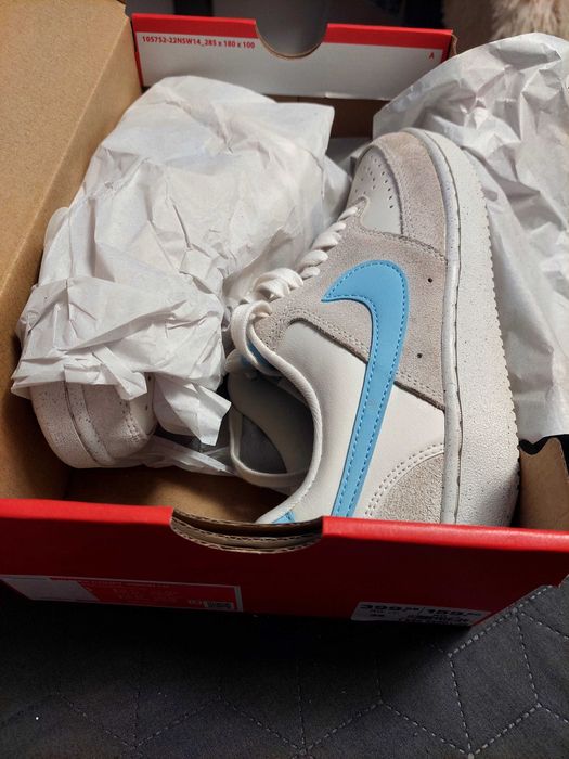 Vând Adidasi Nike