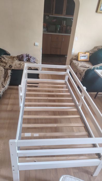 Продам кровать детскую 160/80.