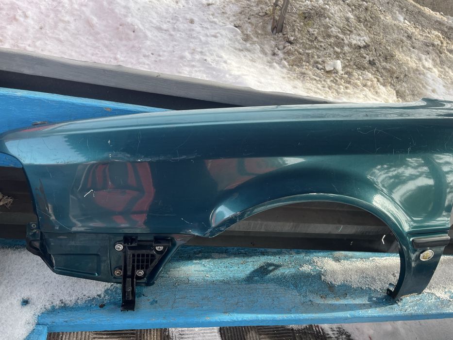 Продаю крыло на ауди 80