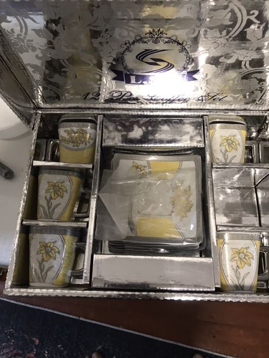 Продается кофейный ( чайный) сервис на 6 персон . Пр Чехия. 24 карат з