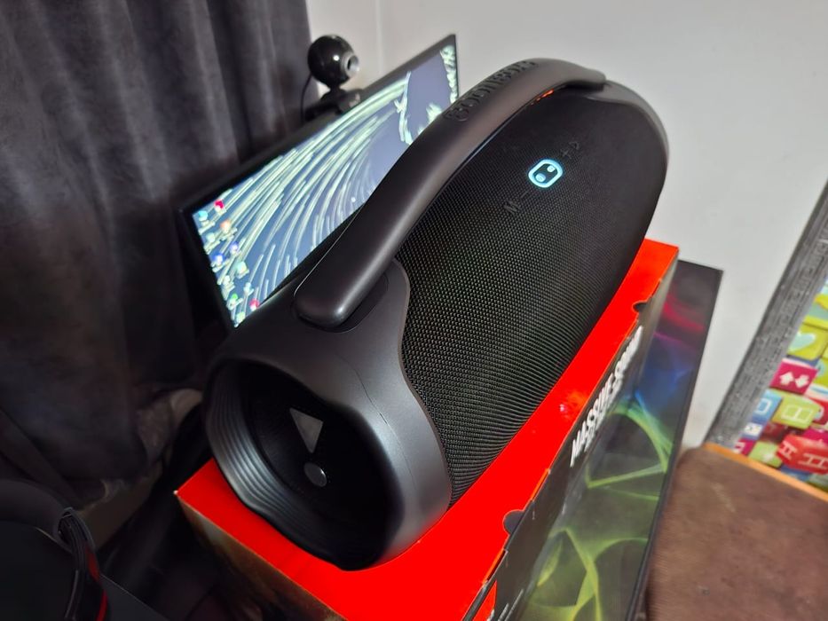 Продам JBL boomsbox3