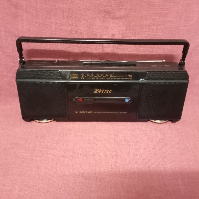 Radiocasetofon stereo Melectronic.